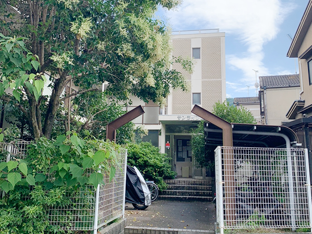山科西野山校外観
