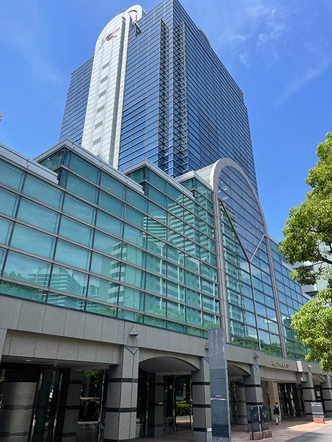 横浜校外観